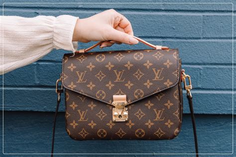 how to tell difference between fake and real louis vuitton|how to tell if a Louis Vuitton bag is real.